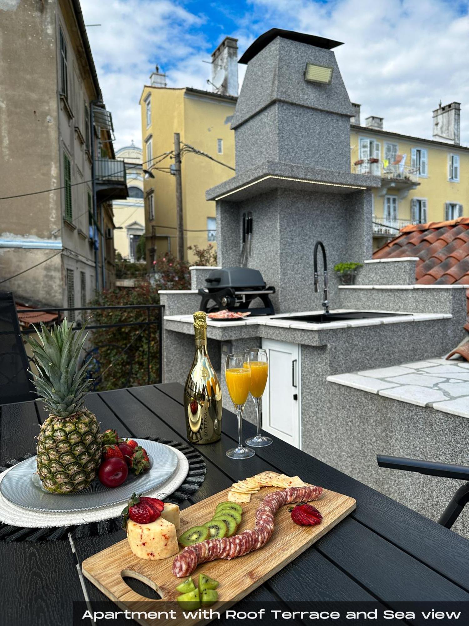 Volos , Free Private Parking Apartment Opatija