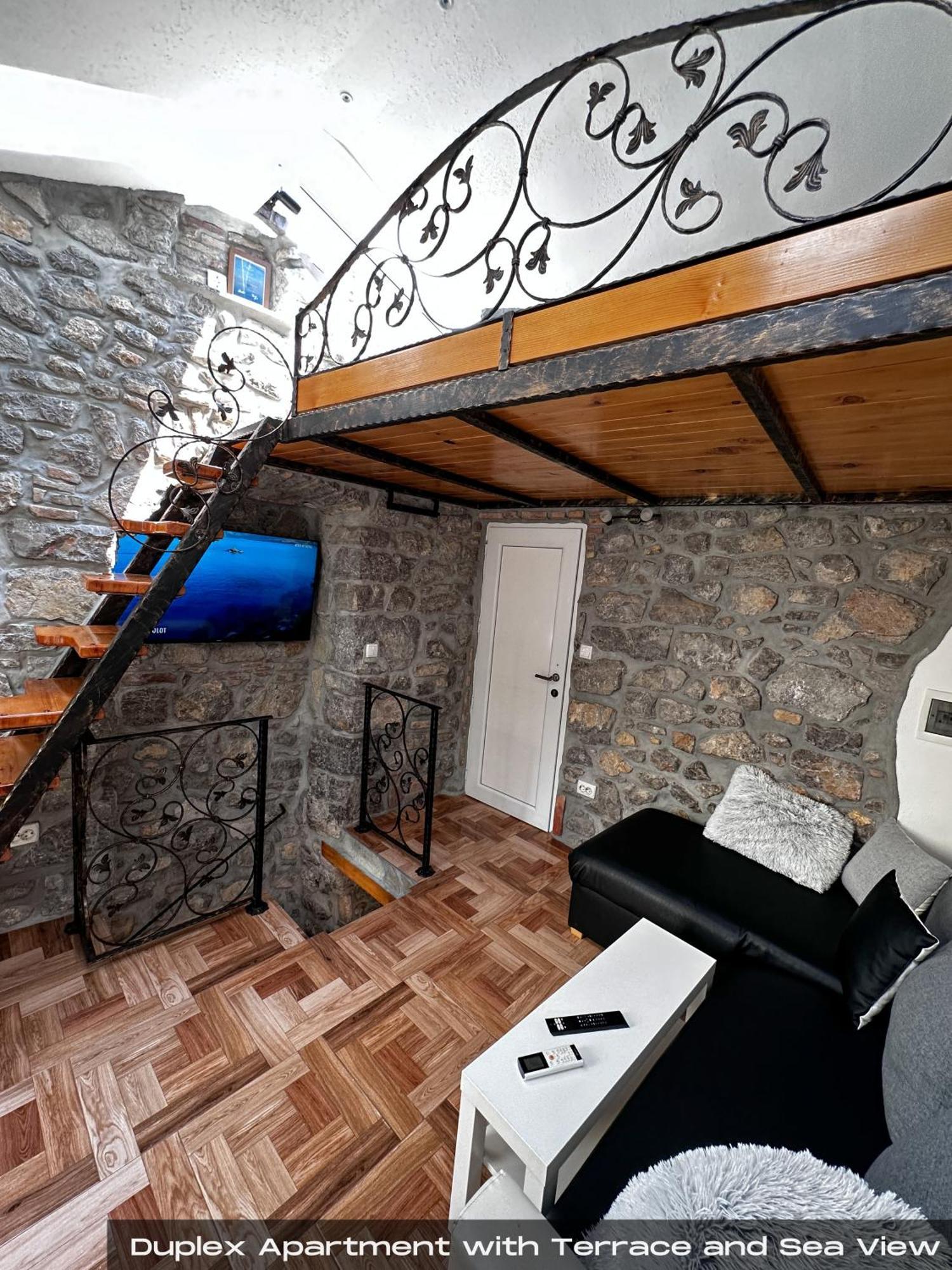 Volos , Free Private Parking *